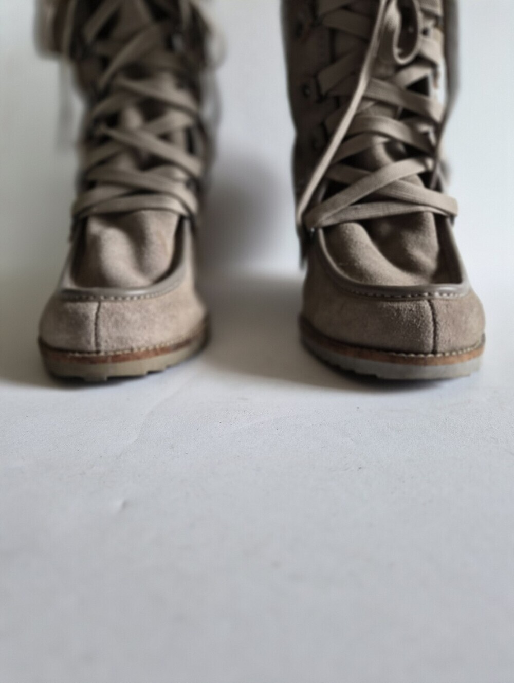 Charles David Taupe Gray Suede Lace Up Sherpa Boots Size 9.5 Boho Luxe - Picture 10 of 13